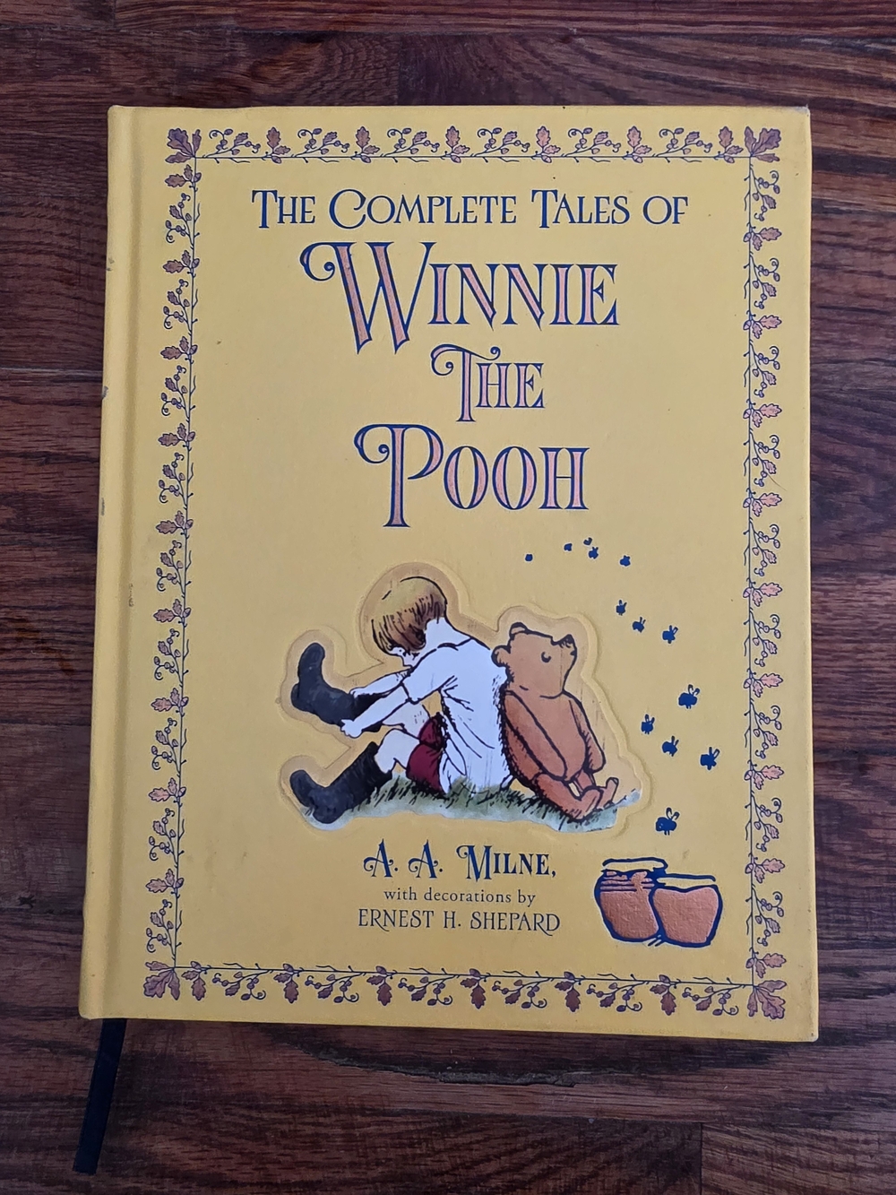 The Complete Tales of Winnie the Pooh - Yellow Hardcover by A. A. Milne